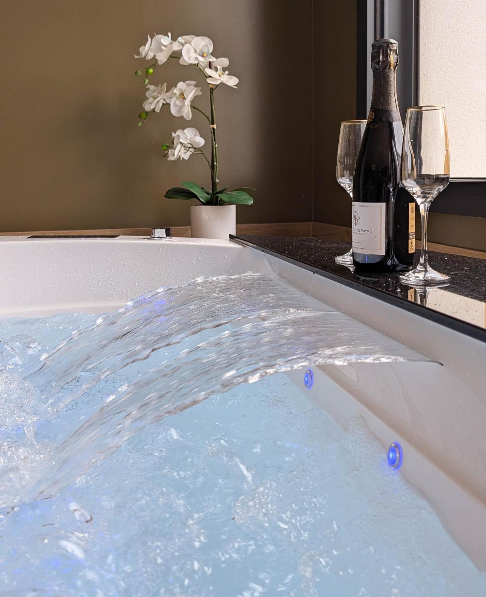 Les Suites Du Payre - Suite Romance Saint-Hilaire-de-Talmont Exterior photo